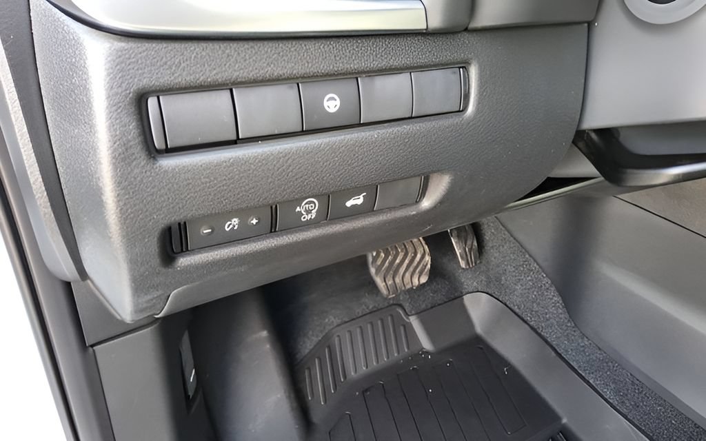 New 2026 Nissan Rogue SV AWD/4WD image 17