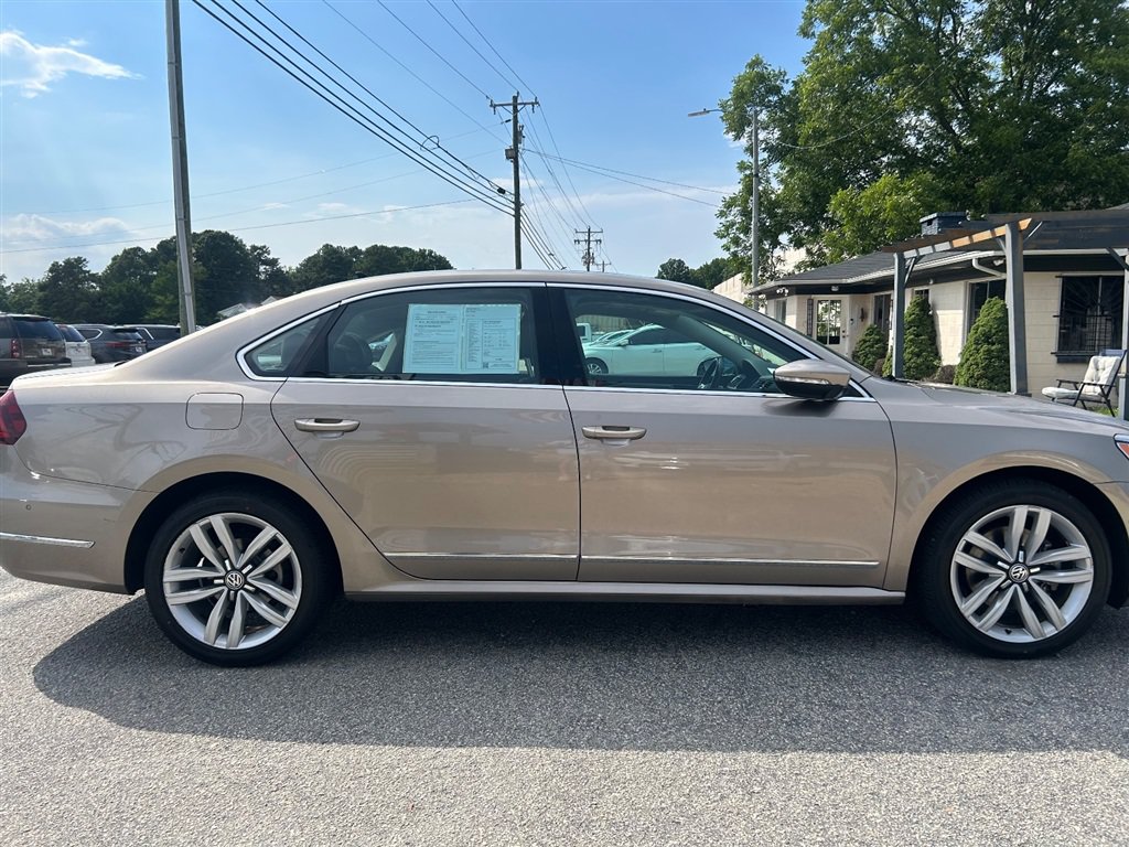 Used 2017 Volkswagen Passat 1.8T SEL Premium FWD image 6