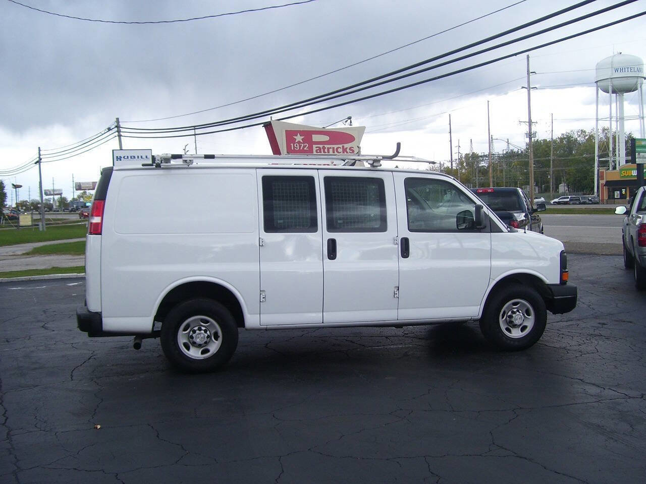 Used 2015 Chevrolet Express 2500 image 2