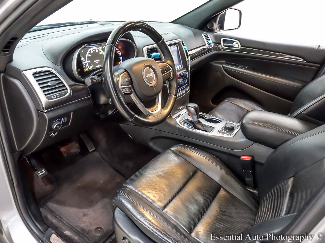 Used 2018 Jeep Grand Cherokee Overland AWD/4WD image 14