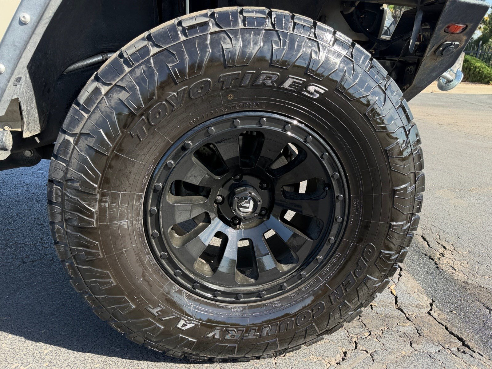 Used 2018 Jeep Wrangler Unlimited Sahara w/ Connectivity Group AWD/4WD image 24