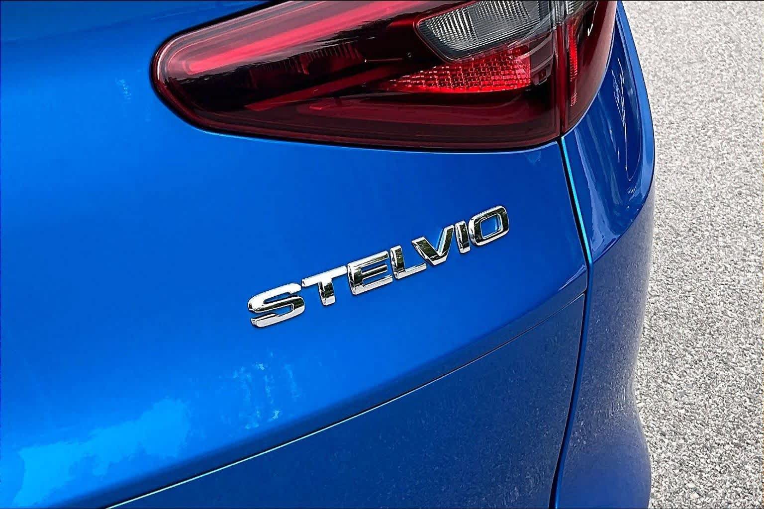 Used 2023 Alfa Romeo Stelvio Veloce AWD/4WD image 63