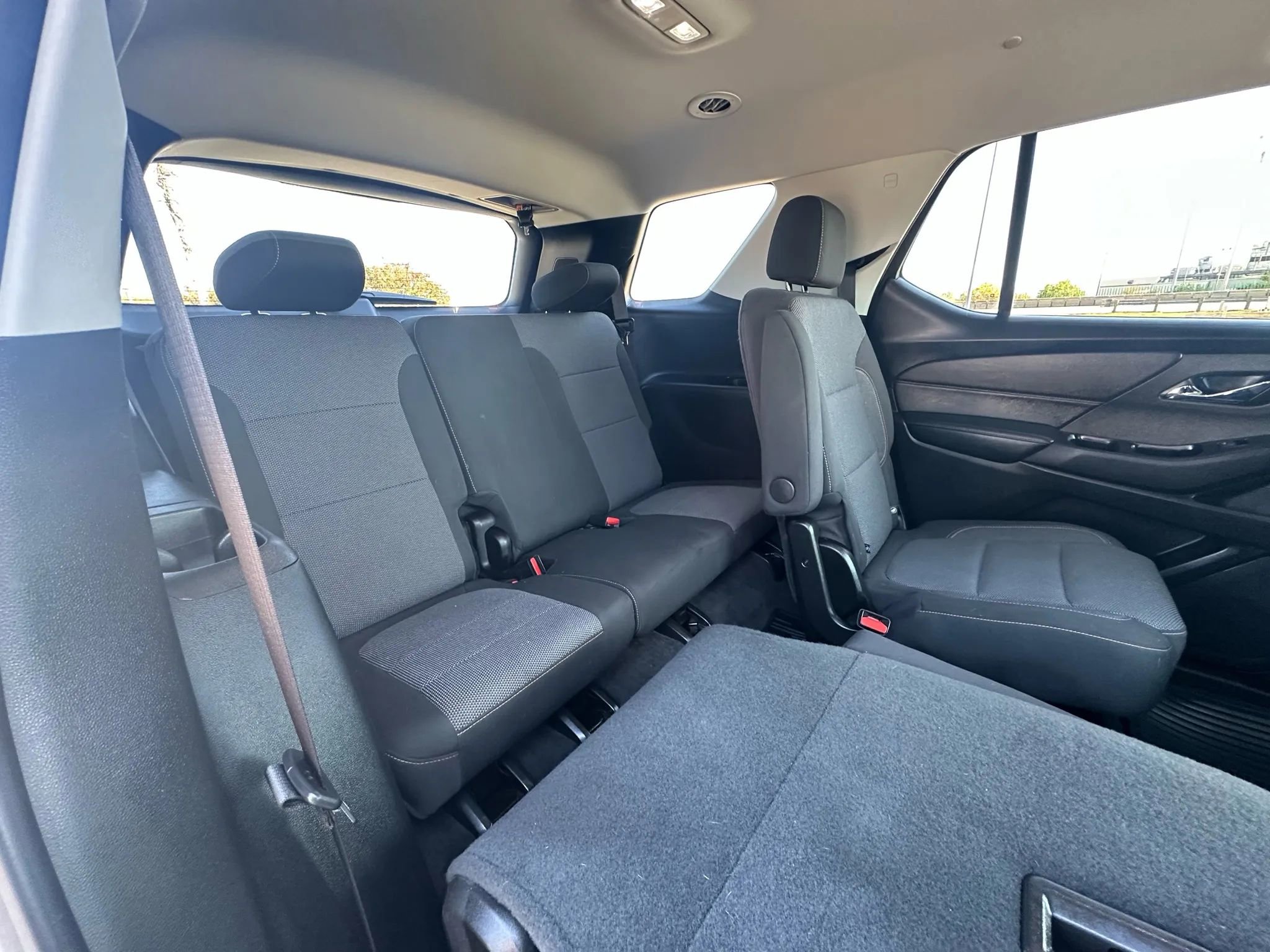 Used 2020 Chevrolet Traverse LT FWD image 19