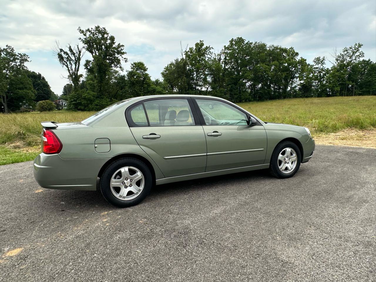 Used 2004 Chevrolet Malibu LT w/ Preferred Equipment Group FWD image 8