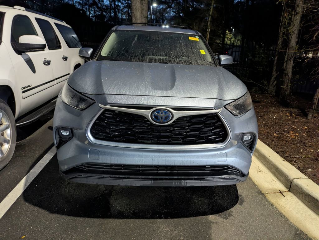 Used 2023 Toyota Highlander LE image 2