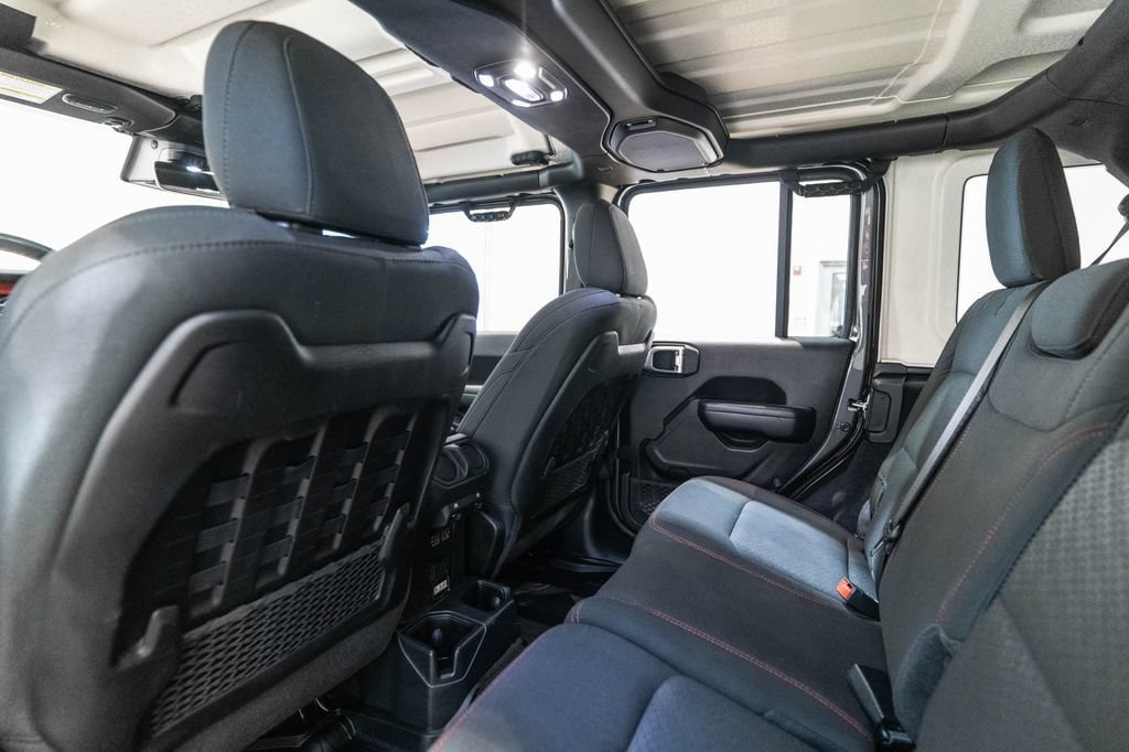 Used 2021 Jeep Wrangler Unlimited Rubicon w/ Dual Top Group AWD/4WD image 18