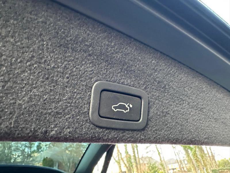 Used 2017 Volvo XC60 T6 Dynamic w/ Preferred Option Package image 17