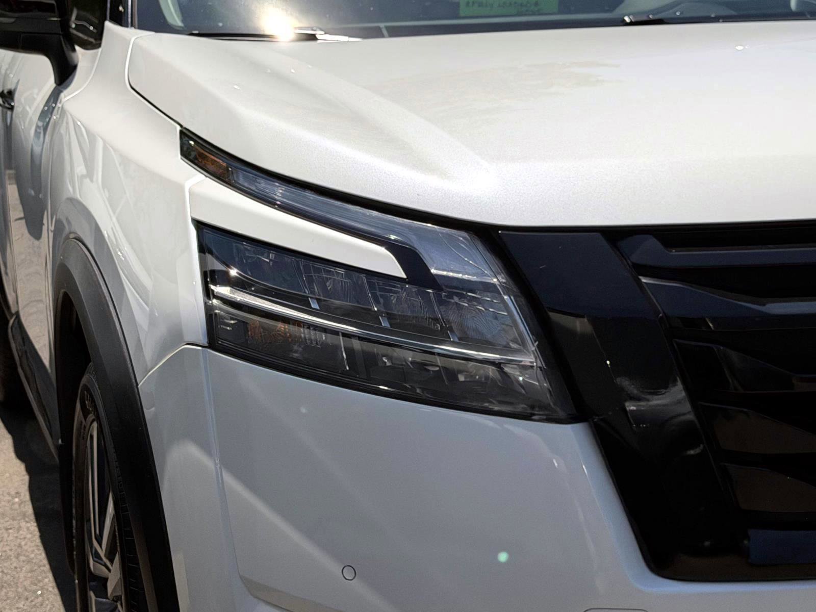 Used 2022 Nissan Pathfinder Platinum AWD/4WD image 9