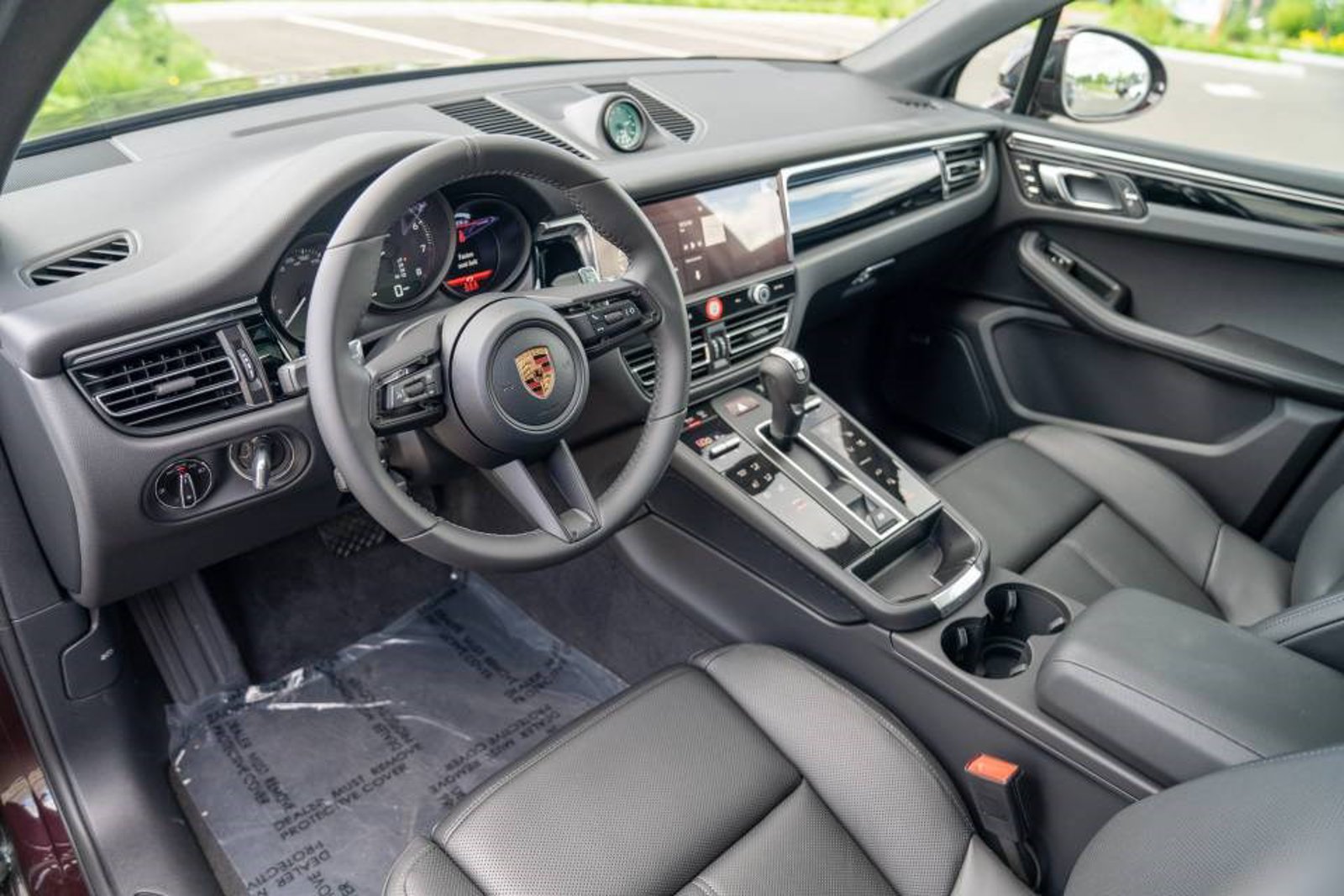 New 2026 Porsche Macan AWD/4WD image 5