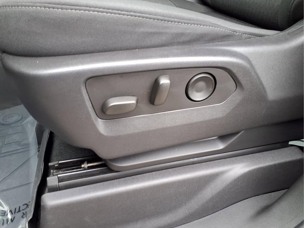 Used 2025 Chevrolet Silverado 1500 Custom AWD/4WD image 19