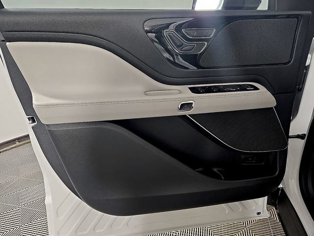 New 2026 Lincoln Aviator 2WD image 12
