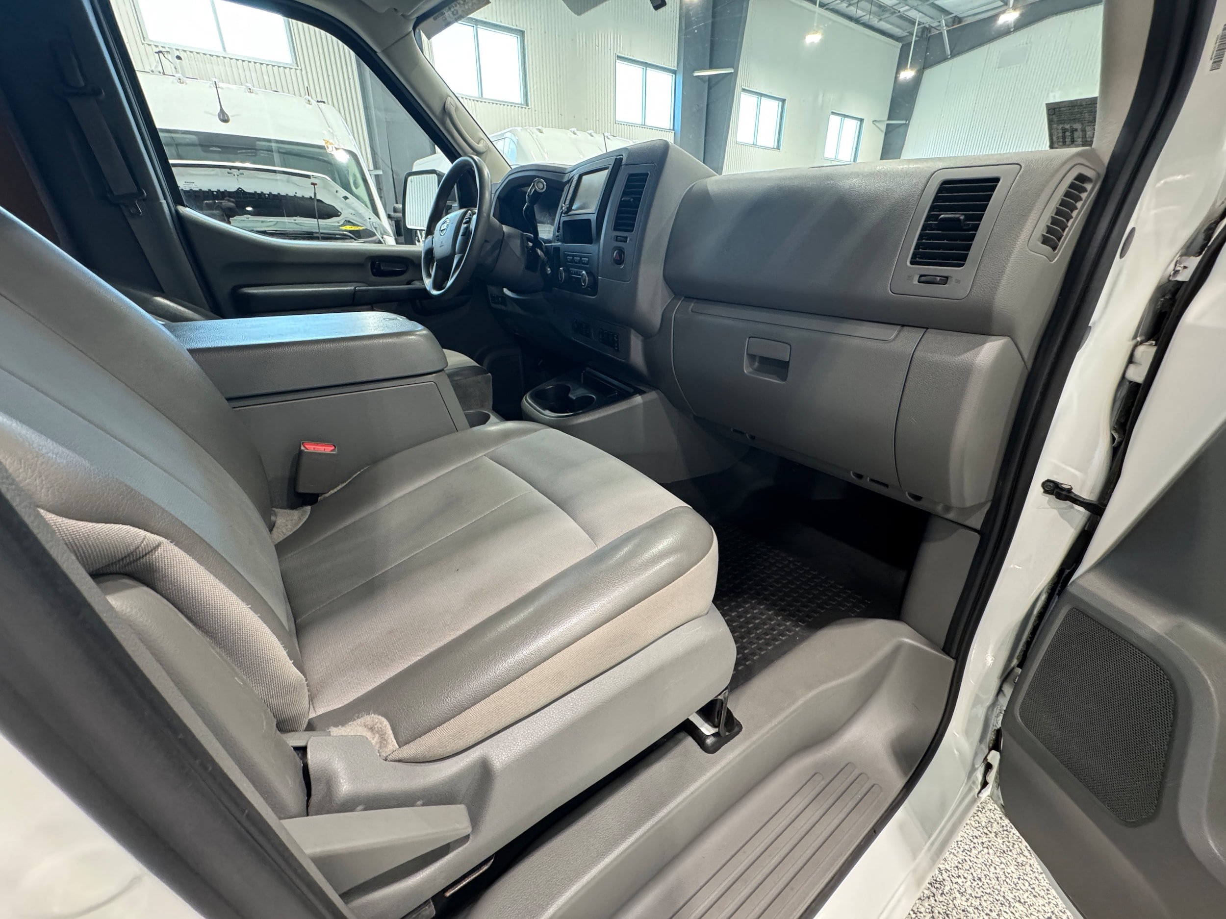 Used 2019 Nissan NV 2500 SV RWD image 11