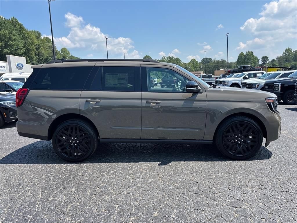New 2027 Ford Expedition Platinum w/ Stealth Performance Package AWD/4WD image 9