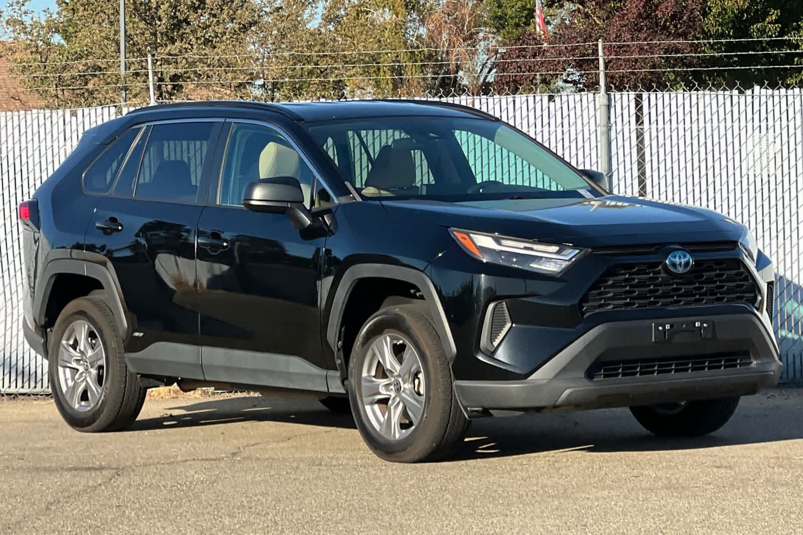 Used 2023 Toyota RAV4 LE AWD/4WD image 7