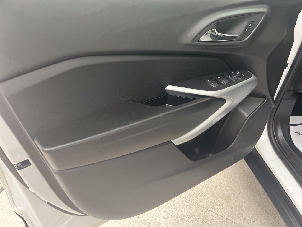 Used 2025 Chevrolet Trax LS FWD image 11