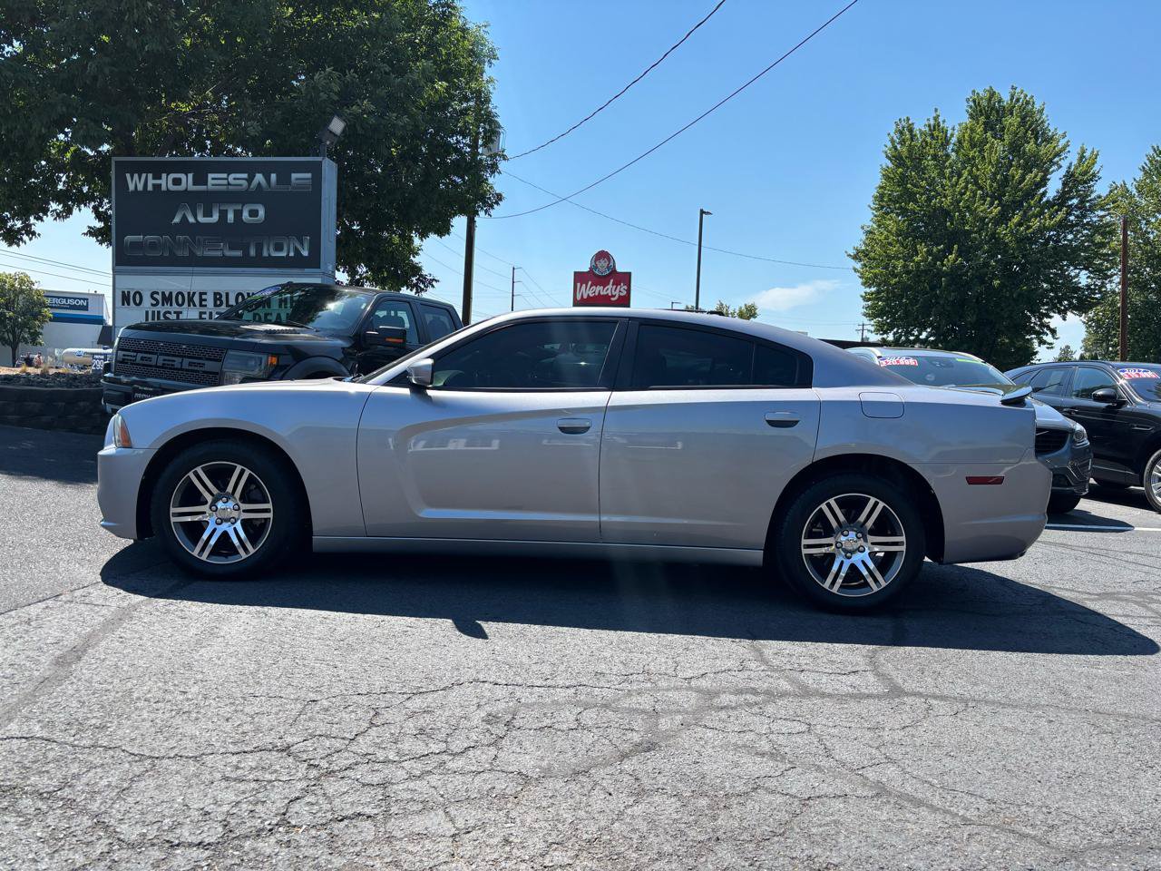 Used 2014 Dodge Charger SXT RWD image 2