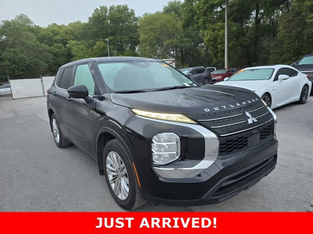 Used 2023 Mitsubishi Outlander ES image 1