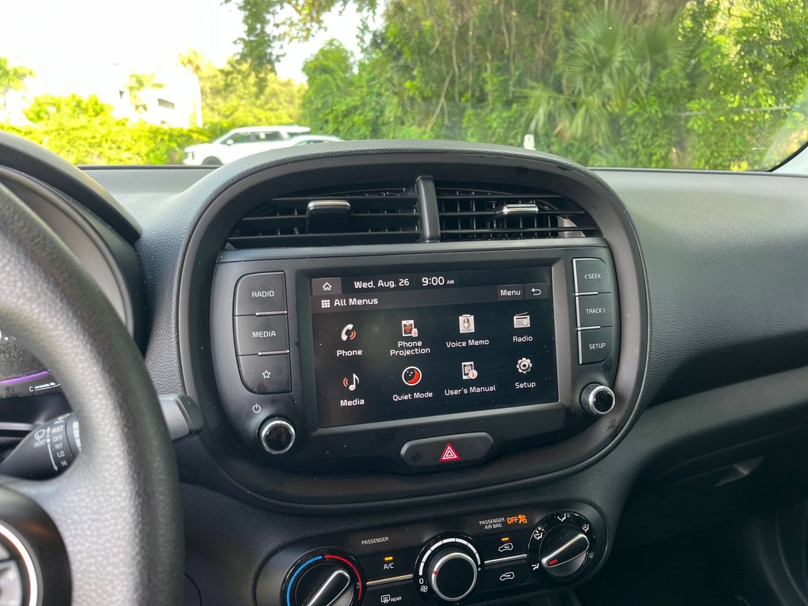 Used 2025 Kia Soul LX w/ LX Technology Package FWD image 19