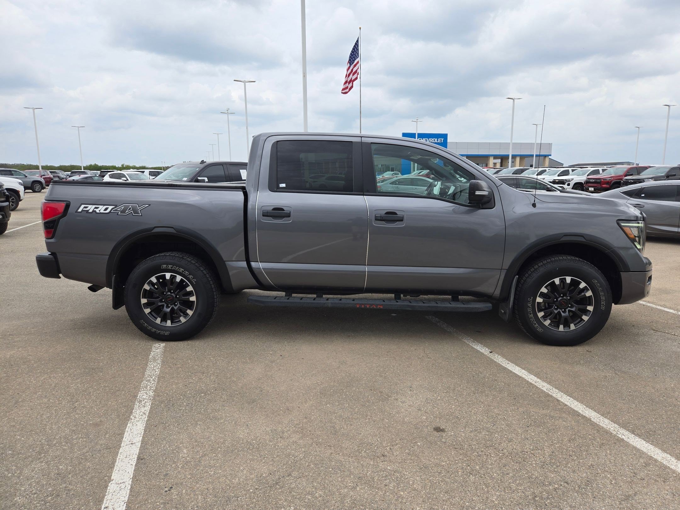 Used 2021 Nissan Titan PRO-4X w/ Pro-4x Convenience Package image 2