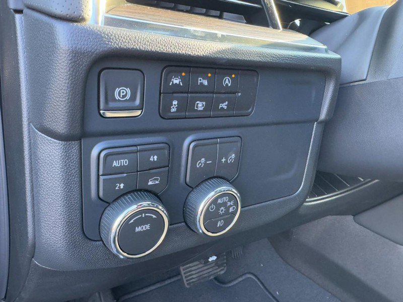 New 2026 Chevrolet Suburban Premier image 14