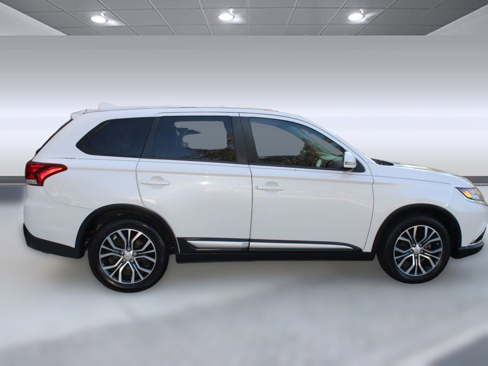 Used 2017 Mitsubishi Outlander SE image 8