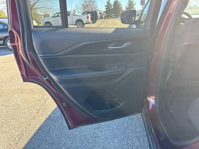 Used 2024 Jeep Grand Cherokee Laredo w/ Trailer Tow Package image 15