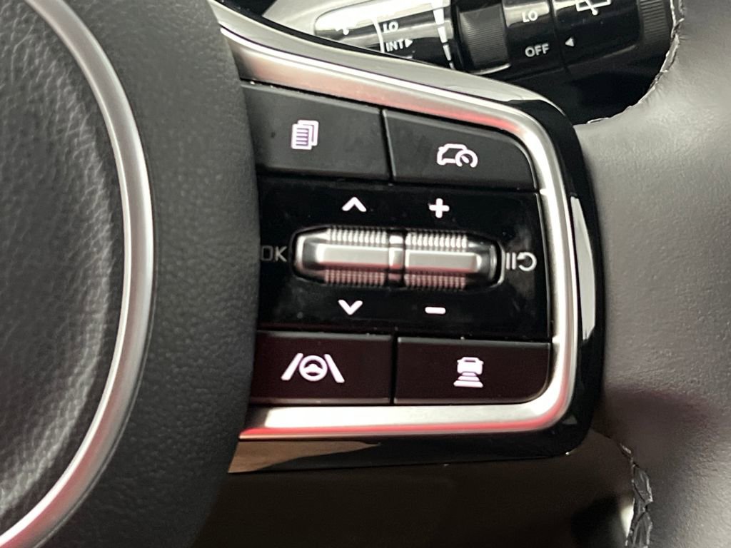 Used 2025 Kia Carnival image 57