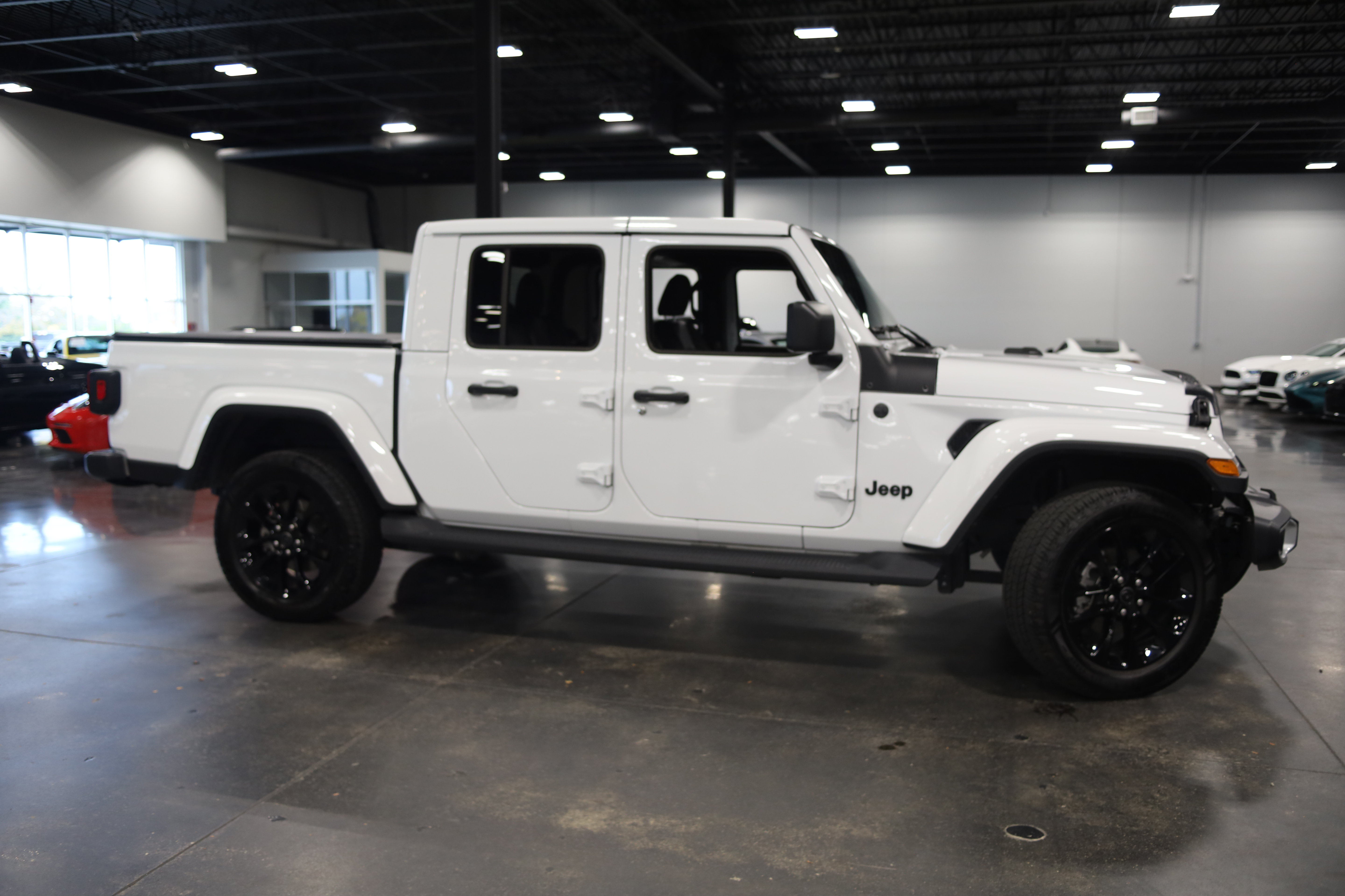 Used 2025 Jeep Gladiator Sport AWD/4WD image 8
