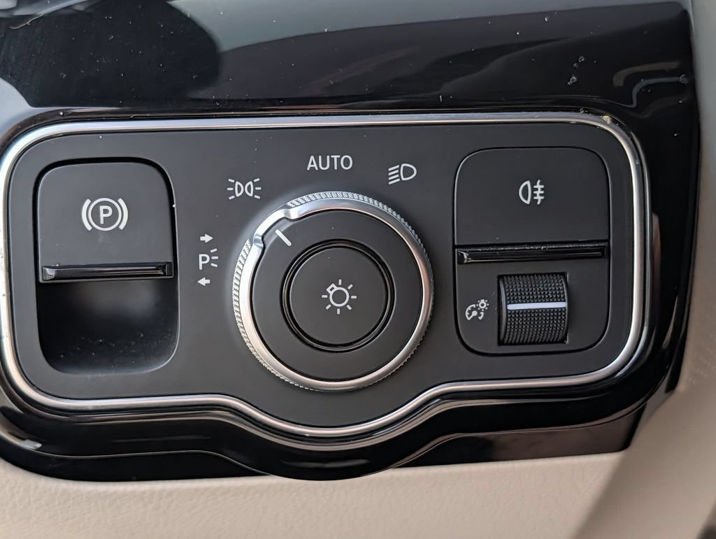 Used 2020 Mercedes-Benz CLA 250 image 24