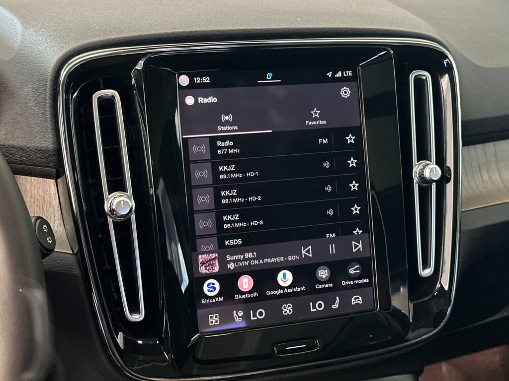 Certified 2023 Volvo XC40 B5 Plus w/ Protection Package Premier AWD/4WD image 17