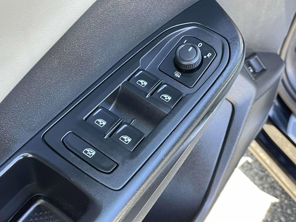 Used 2022 Volkswagen Taos SEL image 18