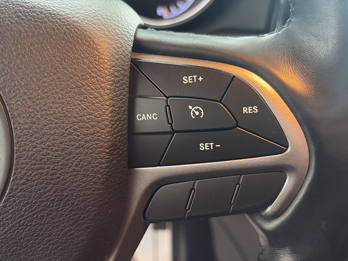 Used 2020 Jeep Grand Cherokee Altitude AWD/4WD image 10