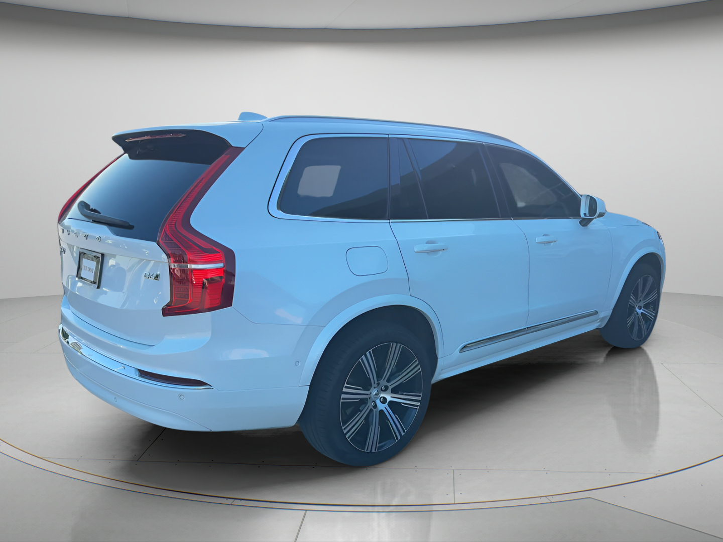 Used 2025 Volvo XC90 B6 Ultra w/ Protection Package AWD/4WD image 5