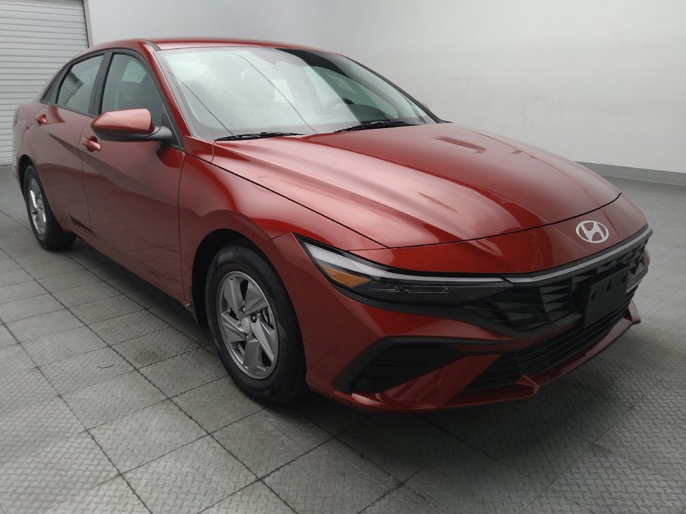 Used 2025 Hyundai Elantra SE FWD image 13