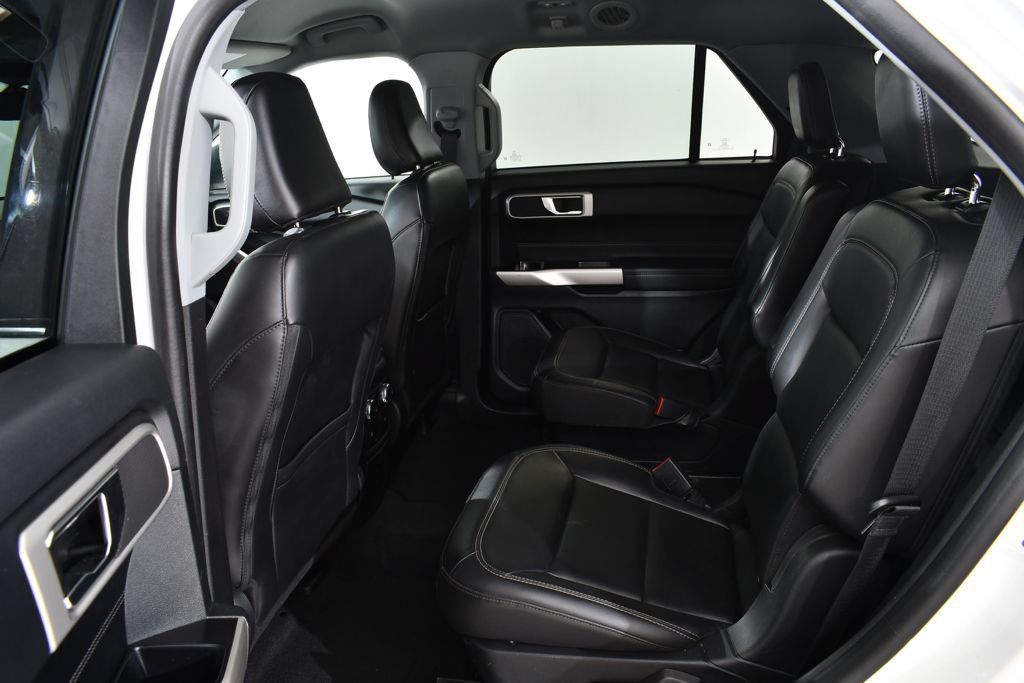 Used 2022 Ford Explorer XLT w/ Equipment Group 202A AWD/4WD image 16