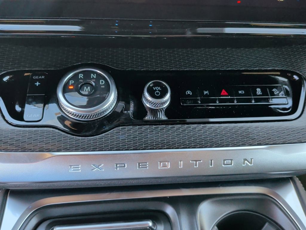 New 2026 Ford Expedition Platinum w/ Stealth Appearance Package image 32