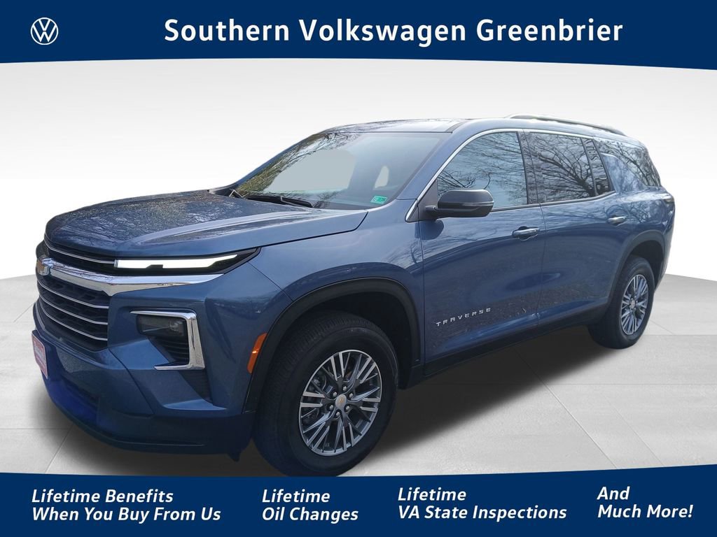 Used 2025 Chevrolet Traverse LT image 1