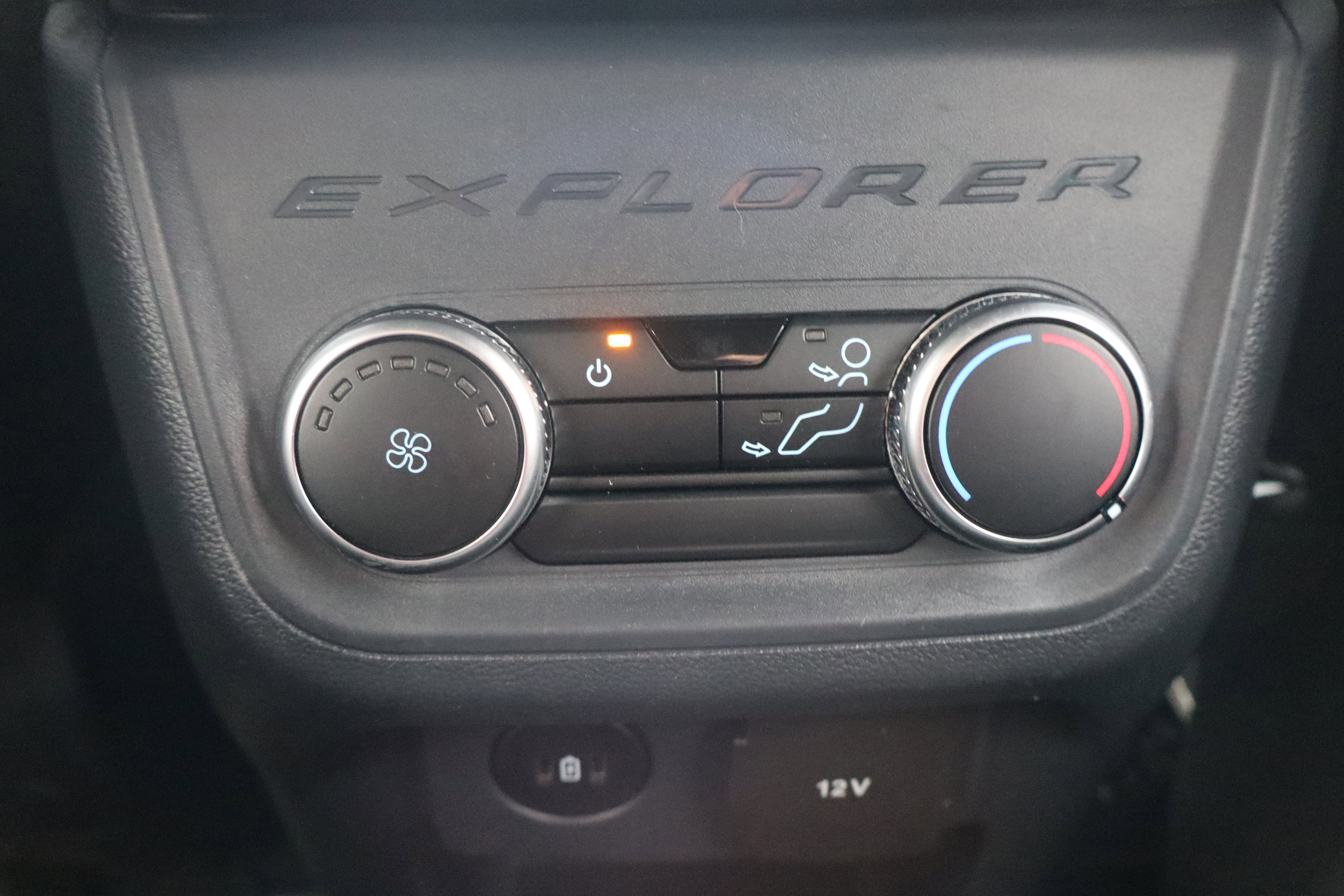 Used 2025 Ford Explorer ST-Line w/ ST-Line Street Pack AWD/4WD image 25