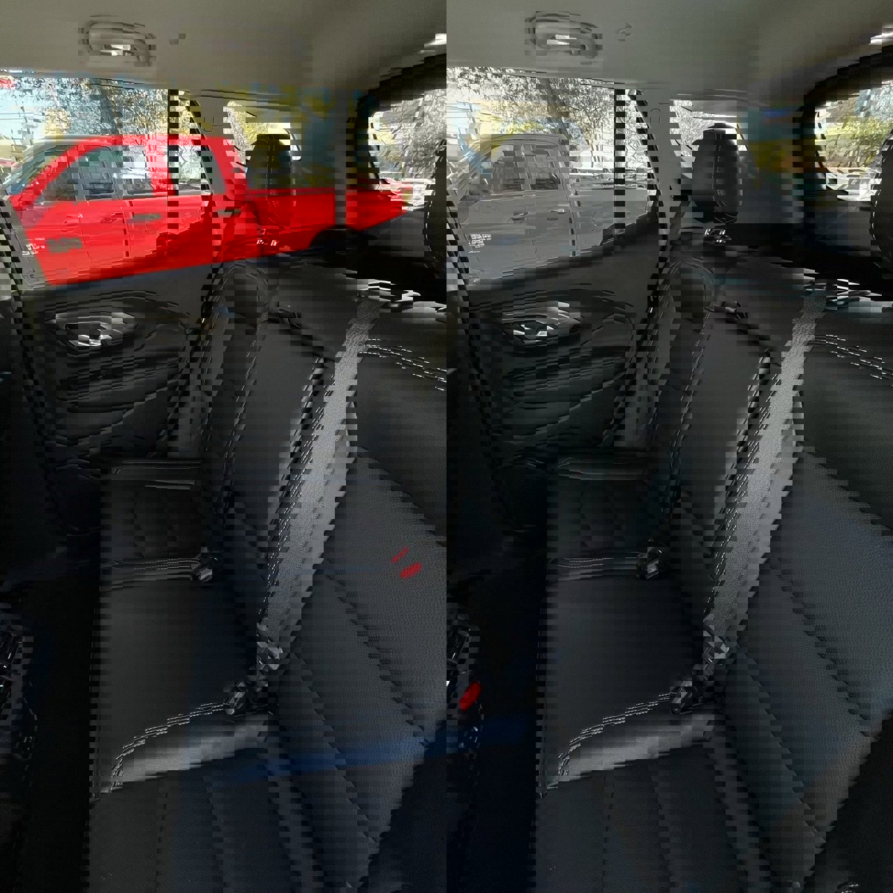 Used 2024 GMC Terrain SLT image 25