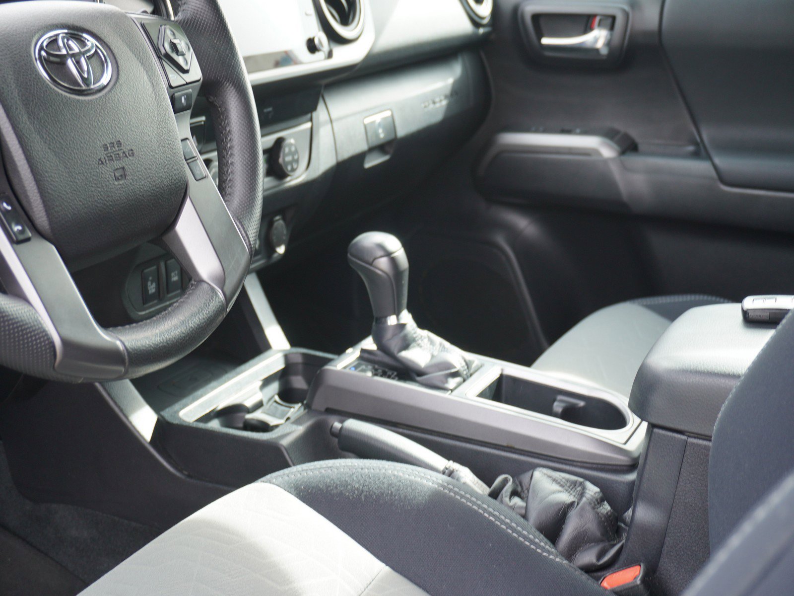 Used 2020 Toyota Tacoma TRD Off-Road image 21