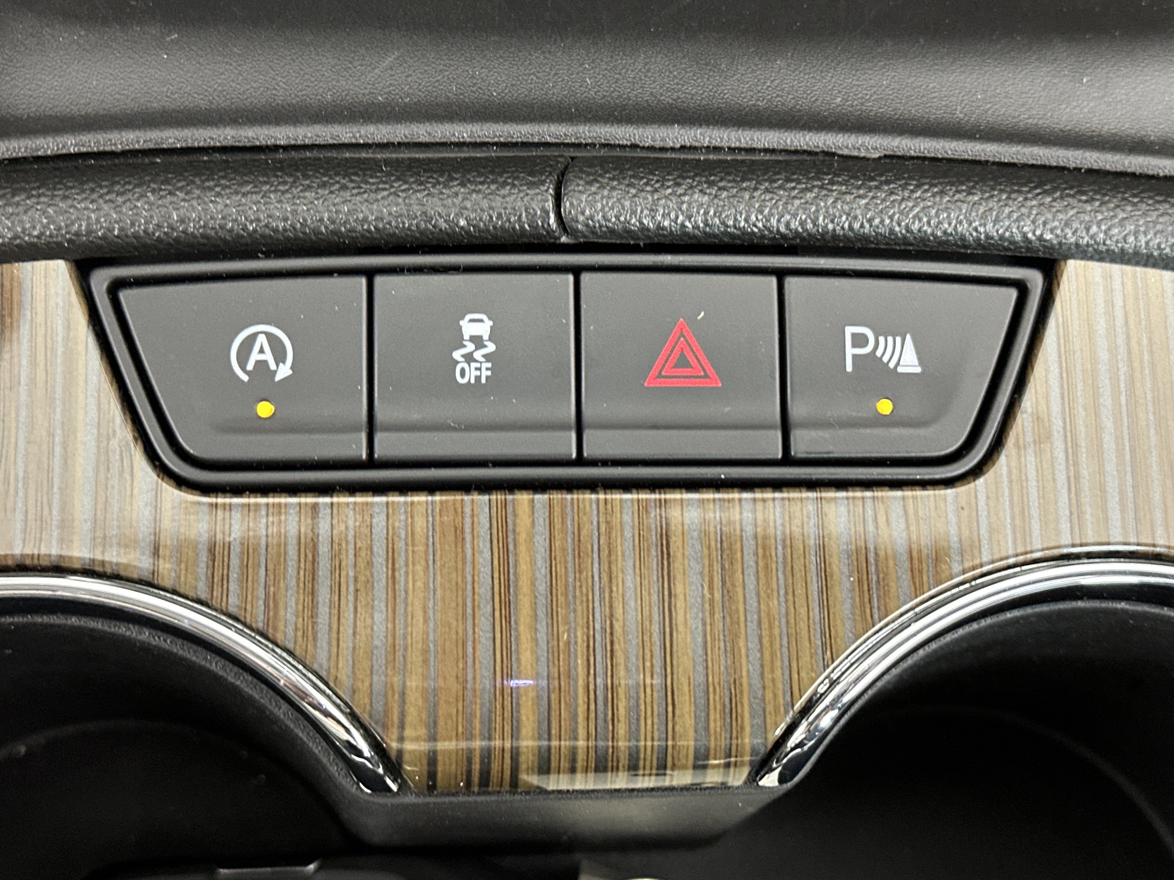 Certified 2023 GMC Acadia SLE w/ Driver Convenience Package image 27