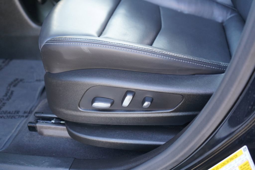 Used 2024 Cadillac XT6 Premium Luxury image 14