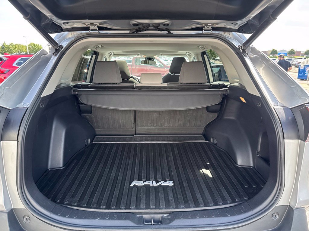 Used 2020 Toyota RAV4 XLE w/ Convenience Package AWD/4WD image 37
