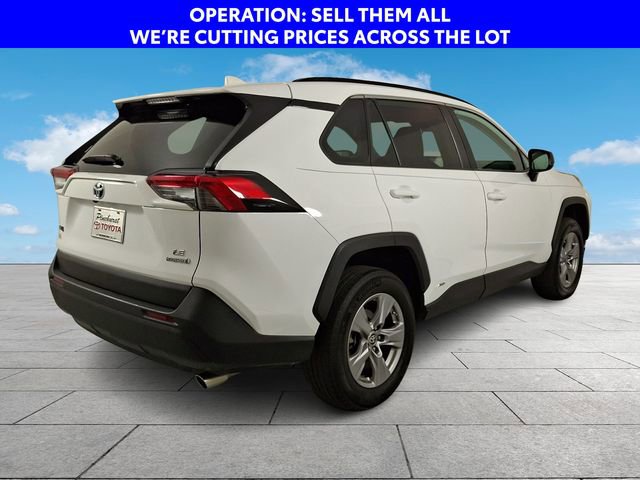 Used 2024 Toyota RAV4 LE AWD/4WD image 8