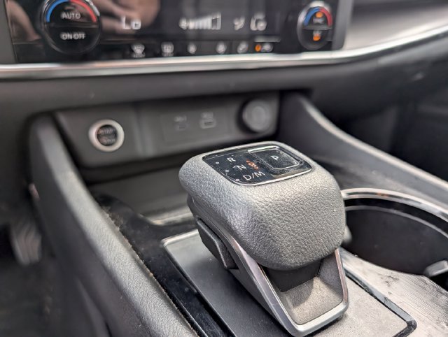 Used 2023 Nissan Rogue SV AWD/4WD image 19