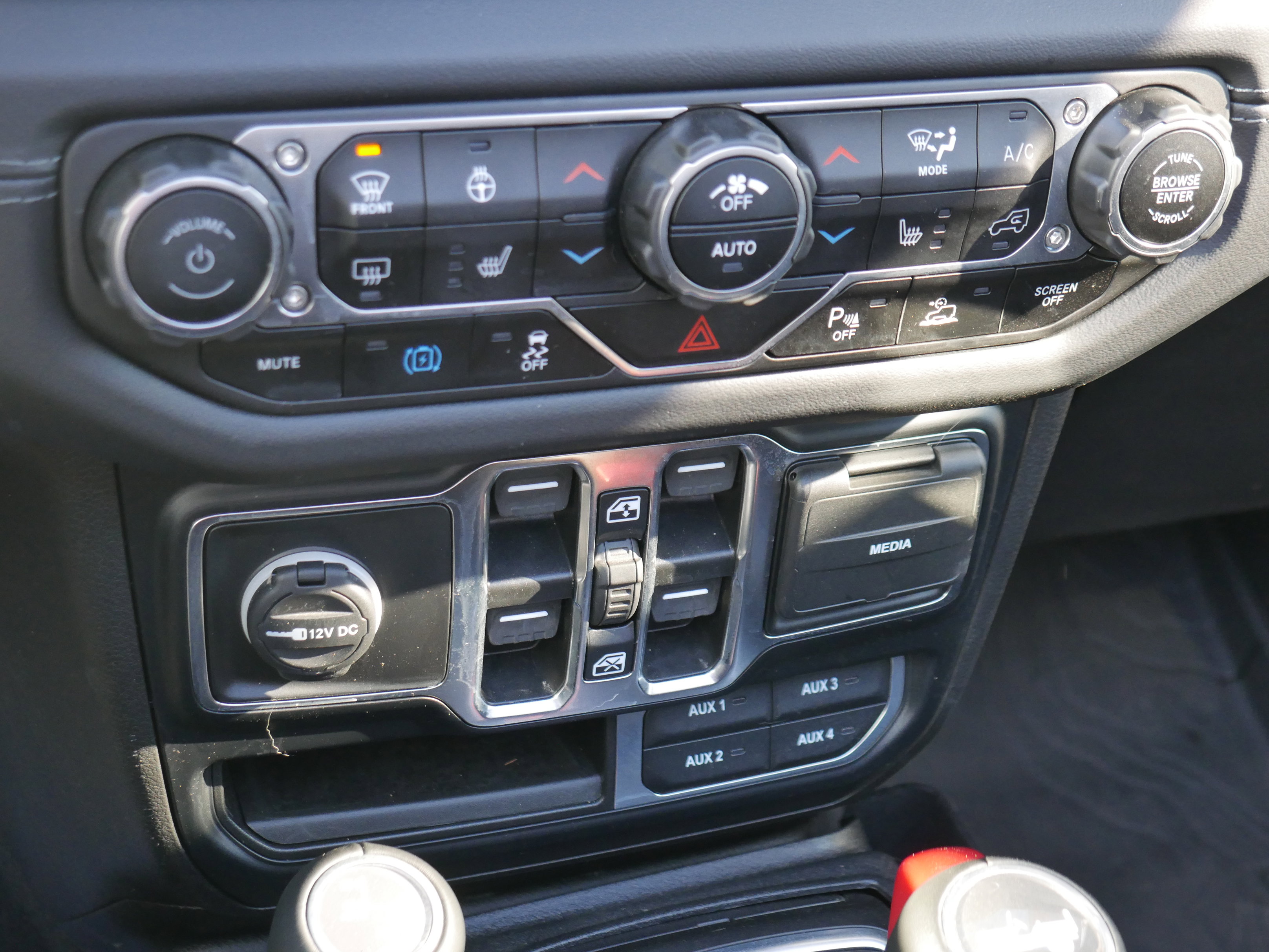 Used 2024 Jeep Wrangler High Altitude image 18