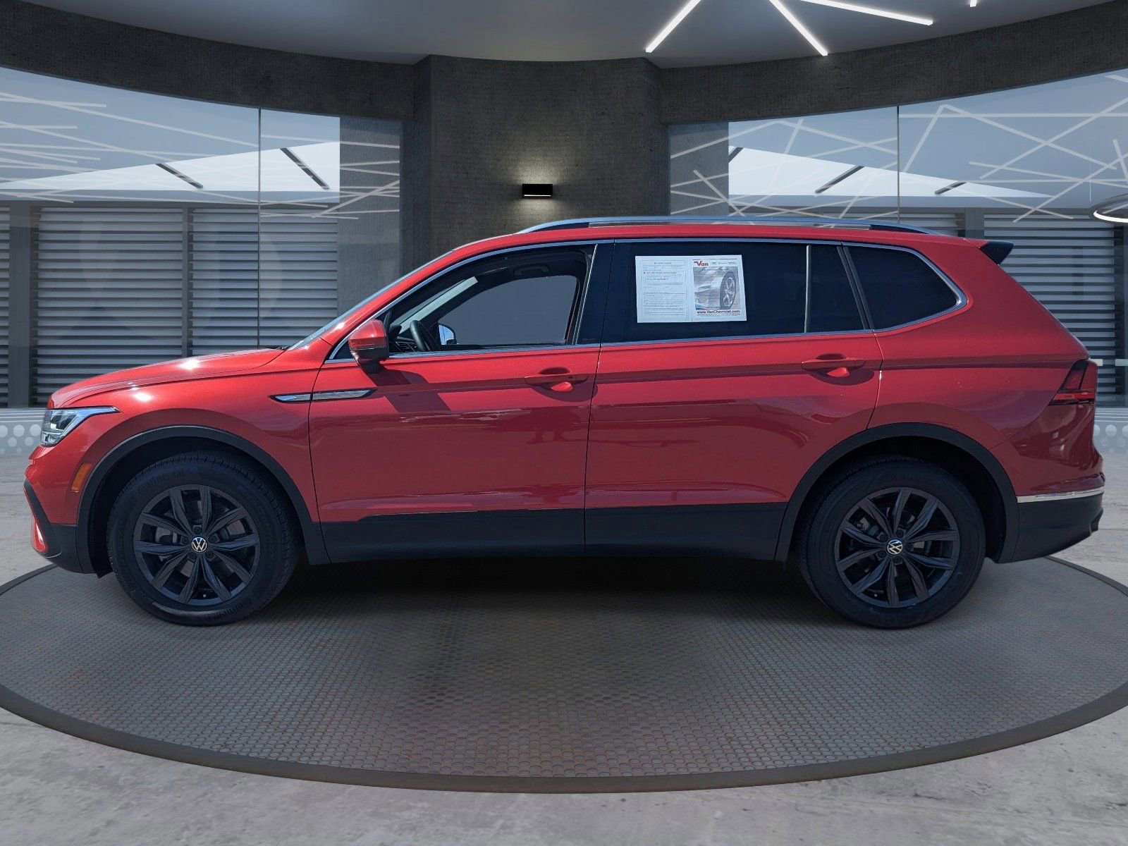 Used 2024 Volkswagen Tiguan SE FWD image 3
