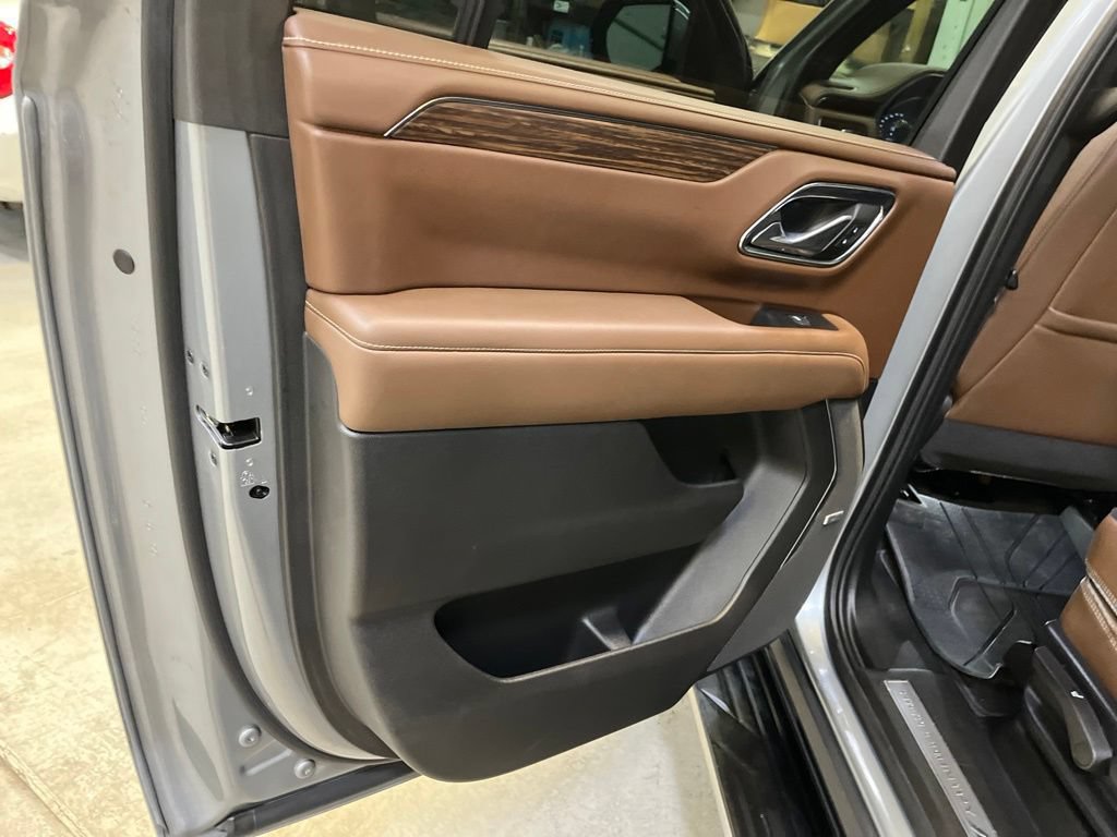 Used 2024 Chevrolet Suburban High Country w/ Max Trailering Package AWD/4WD image 25