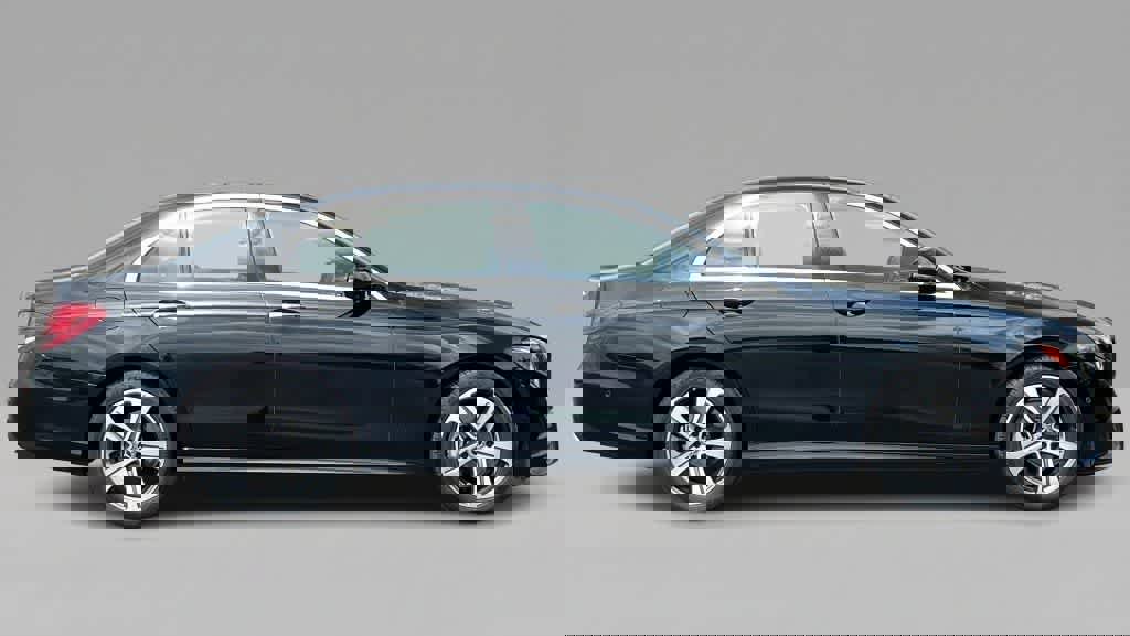 Certified 2019 Mercedes-Benz E 300 4MATIC image 7