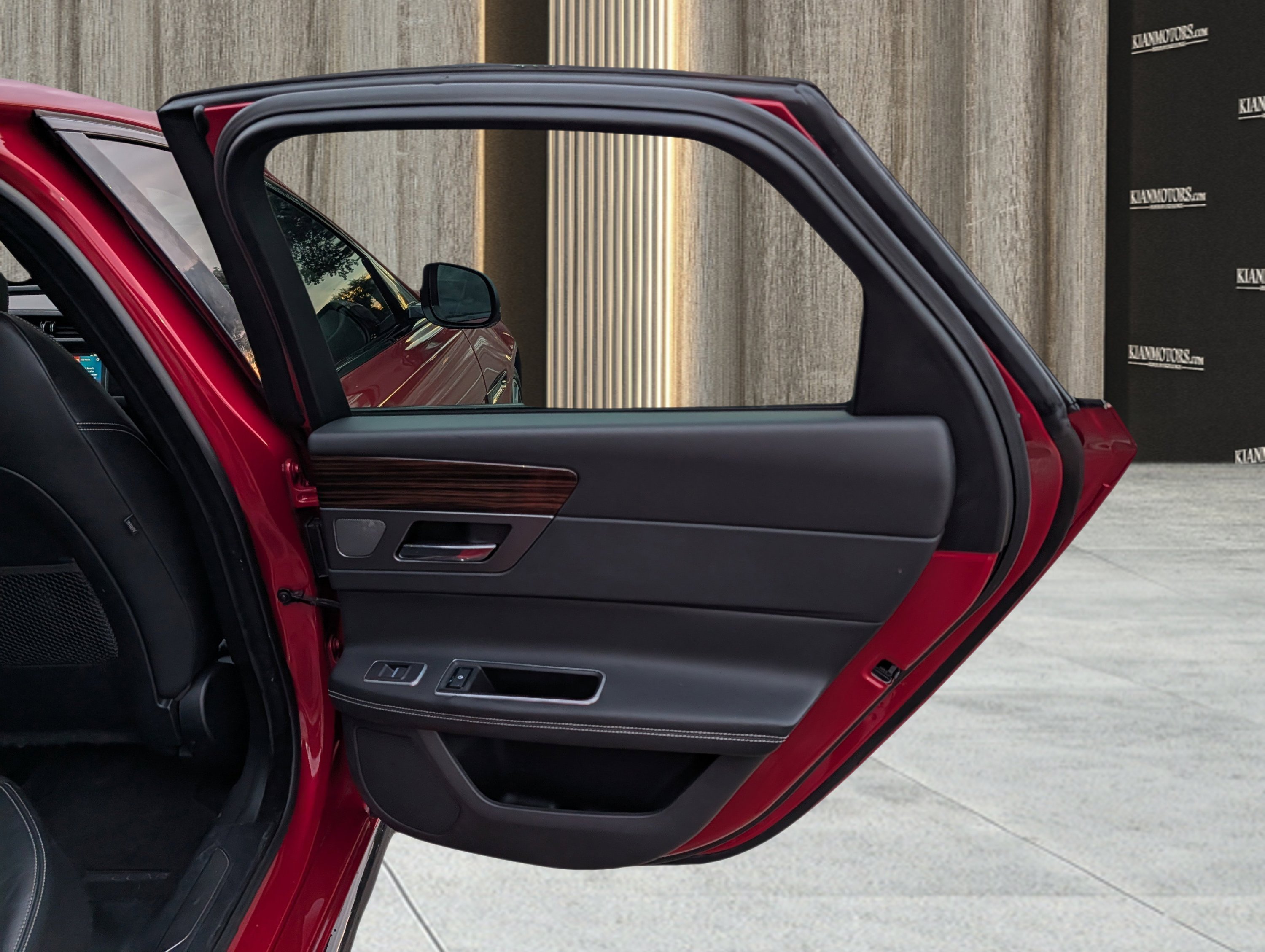 Used 2018 Jaguar XF S image 28